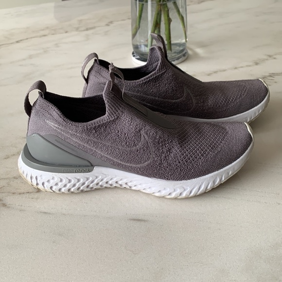 Women’s Nike Epic Phantom React Flyknit - Picture 8 of 12